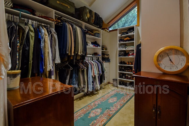 Building Photo - 7079 Lucas Valley Rd