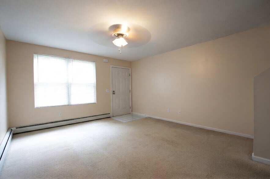 Living room - 90 Hope Ave
