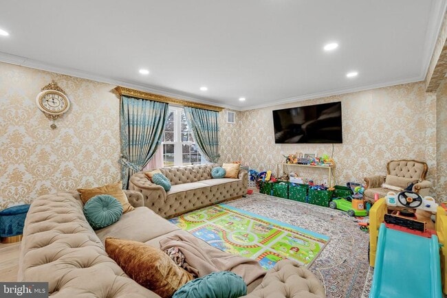 Building Photo - 10904 Gainsborough Rd