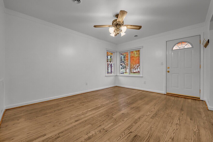 Building Photo - 1824 Wordsworth St