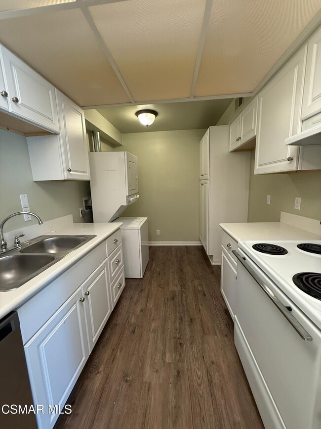 Building Photo - 4618 Park Granada
