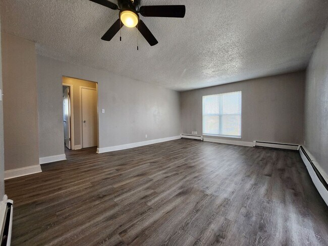 Building Photo - 4420 Loomis Ave