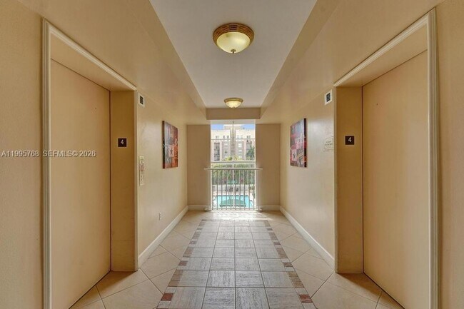 Building Photo - 520 SE 5 Ave