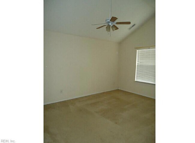 Building Photo - 2302 Westgate Cir