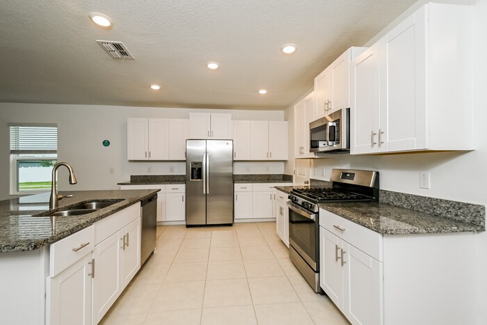 Building Photo - 4132 84th Ct E