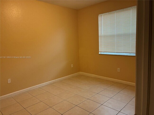 Building Photo - 1536 SE 25th St