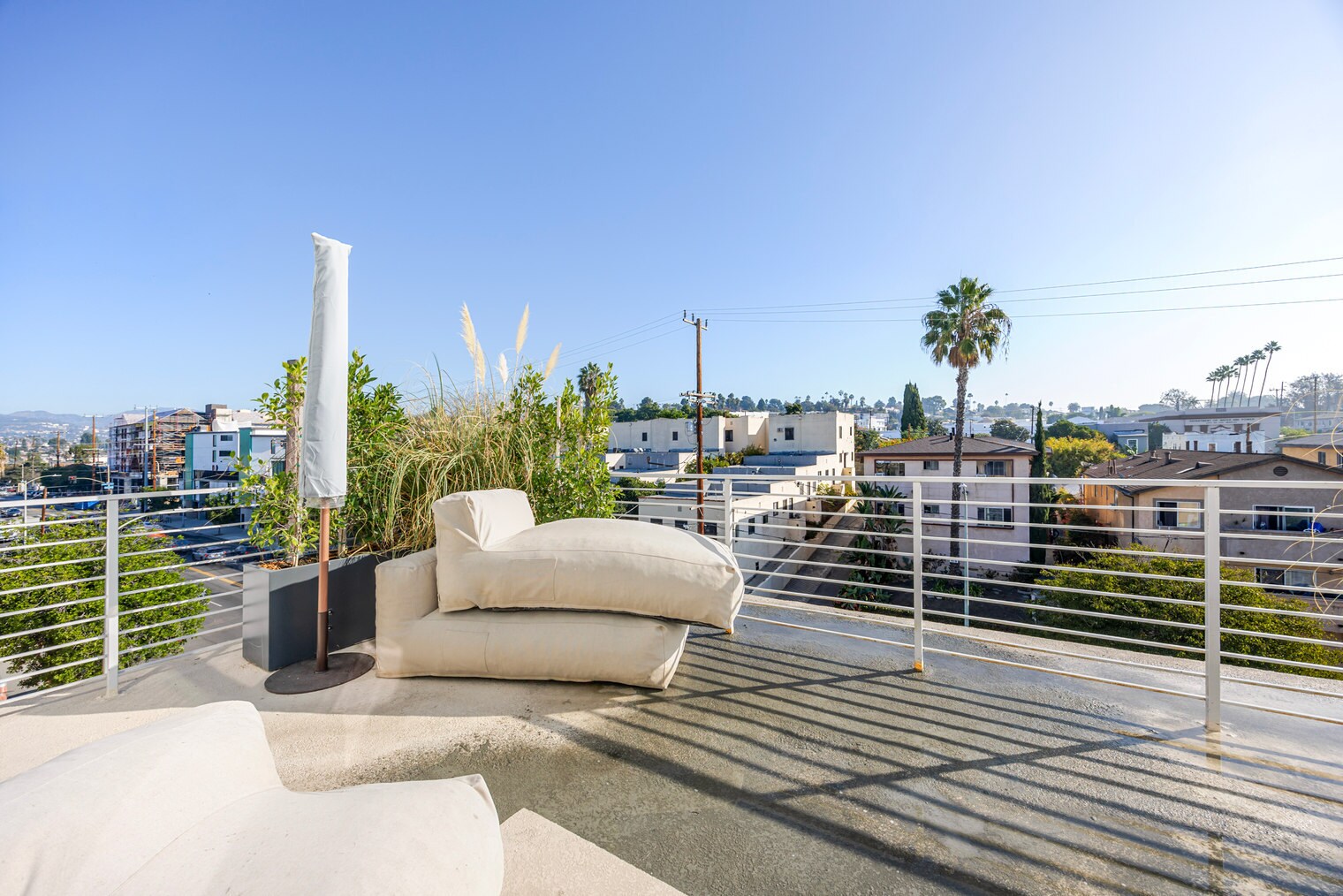 Building Photo - 611 N Virgil Ave