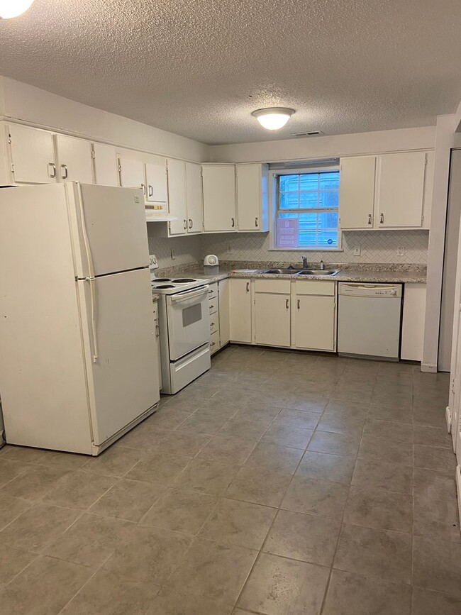Building Photo - New For Rent in Center Point!