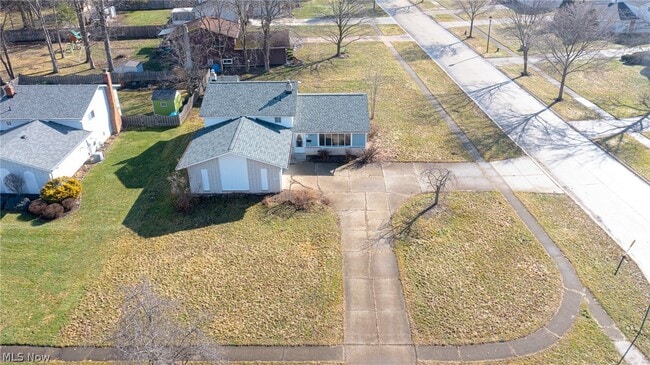 Building Photo - 8671 Ashwood Dr