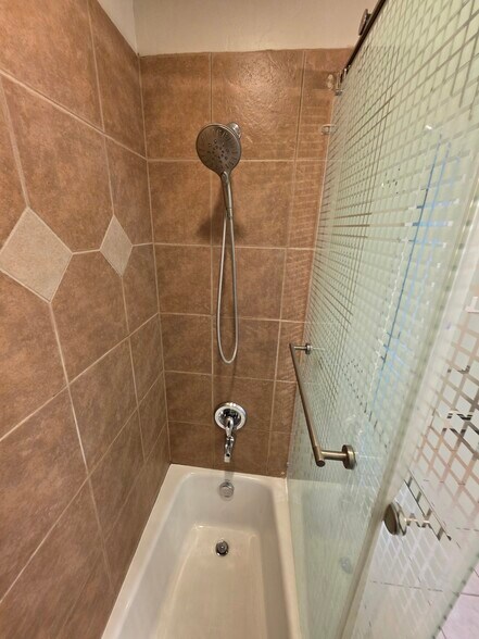 Building Photo - 308 N Mulberry St