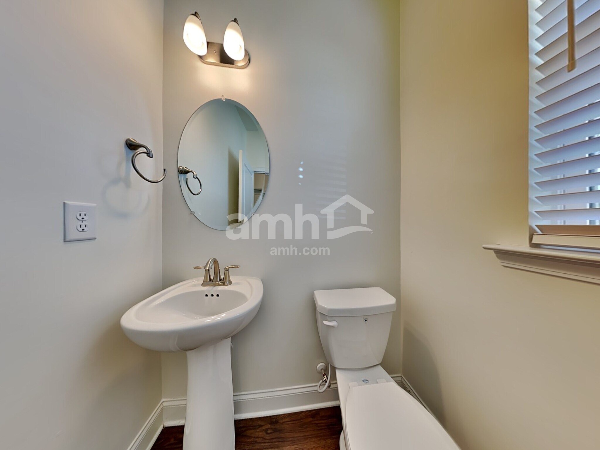 Building Photo - 713 Cyprus Ave