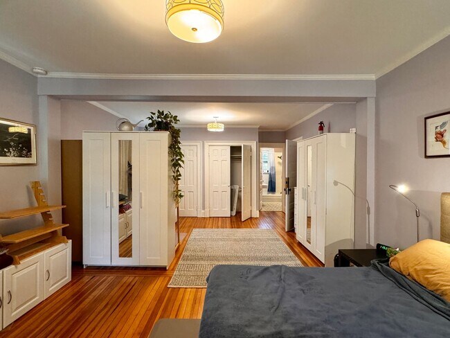 Building Photo - 29 University Cir