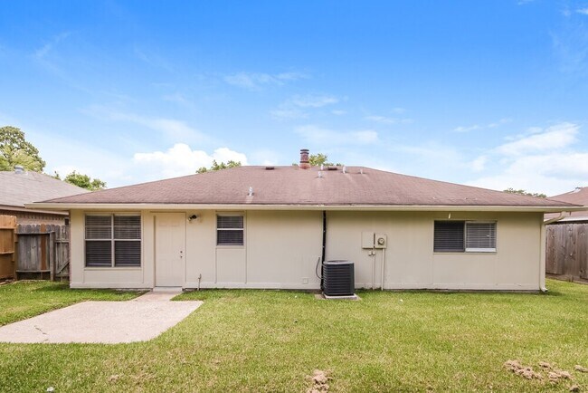Building Photo - 8514 Forest Point Dr