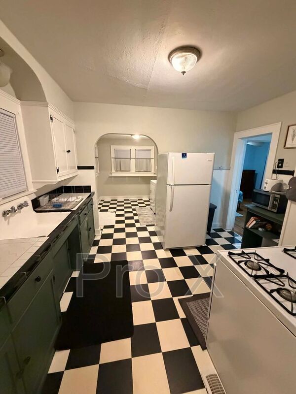 Building Photo - 3030 S Wall Ave