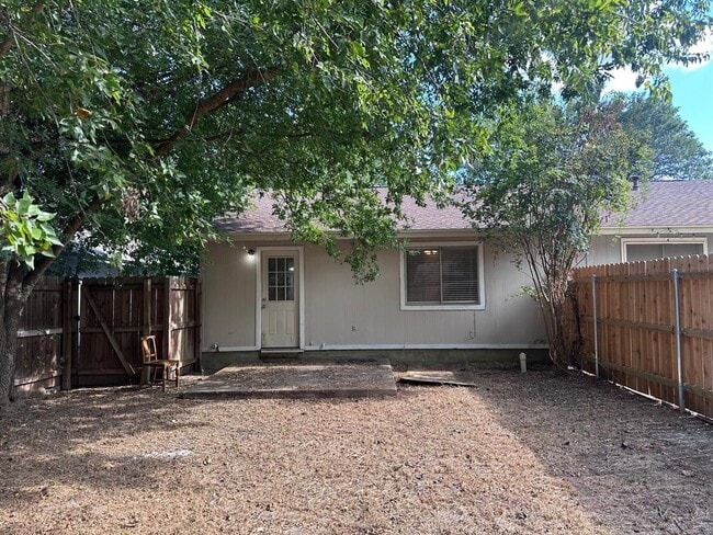 Building Photo - 410 Linden St