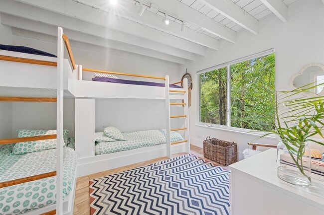 Building Photo - 145 Beacon Ln