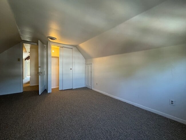 Building Photo - 941-943 St. James Street