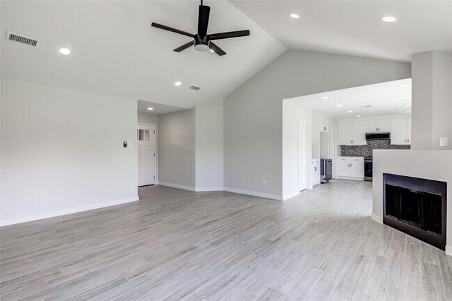 Building Photo - 111 Jane Ellen Cove