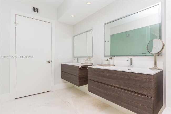 Building Photo - 1830 S Ocean Dr