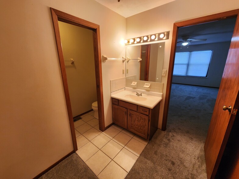 Building Photo - 3854 S Chalet Cir