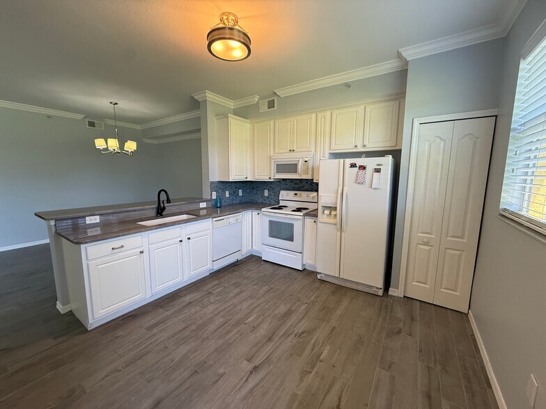 Building Photo - 6816 Sterling Greens Pl