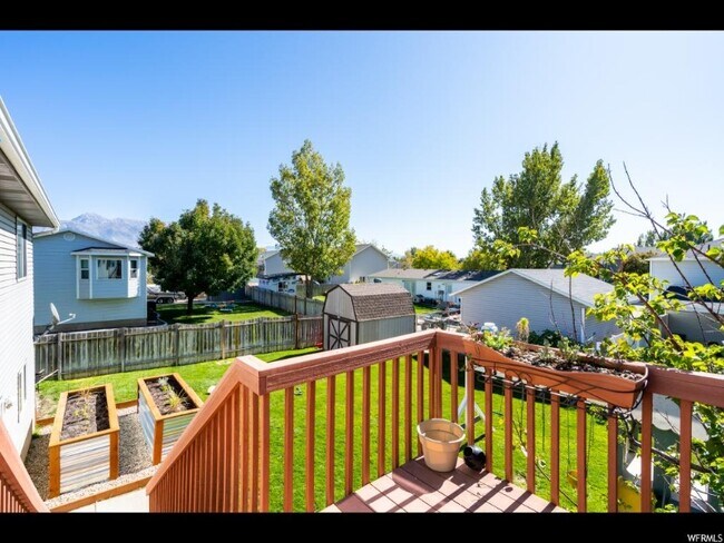 Building Photo - 1243 1870 N