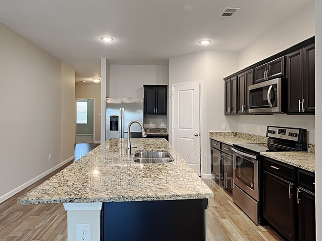 Building Photo - 424 Dove Creek Ln