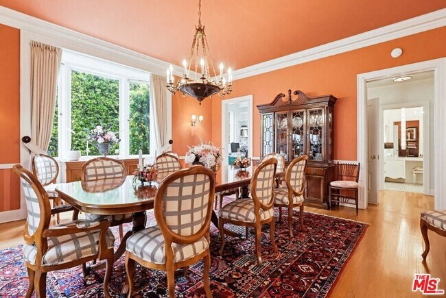 Building Photo - 516 S Rimpau Blvd