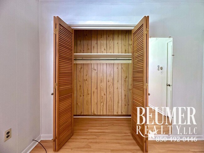 Building Photo - Charming Updated 2br/1ba Mid-Century Cottage