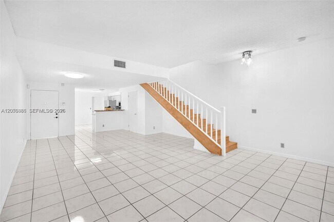 Building Photo - 800 Sorrento Dr