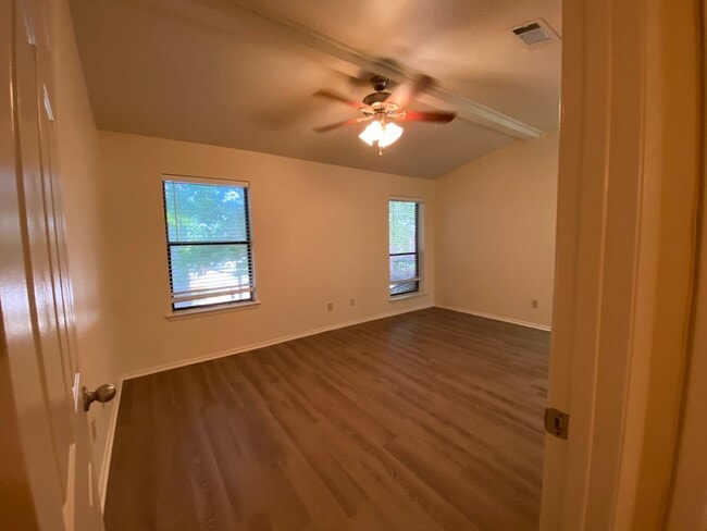Building Photo - College Station -2 bedroom/ 2.5 bath - 2 story condo with washer/dryer!!