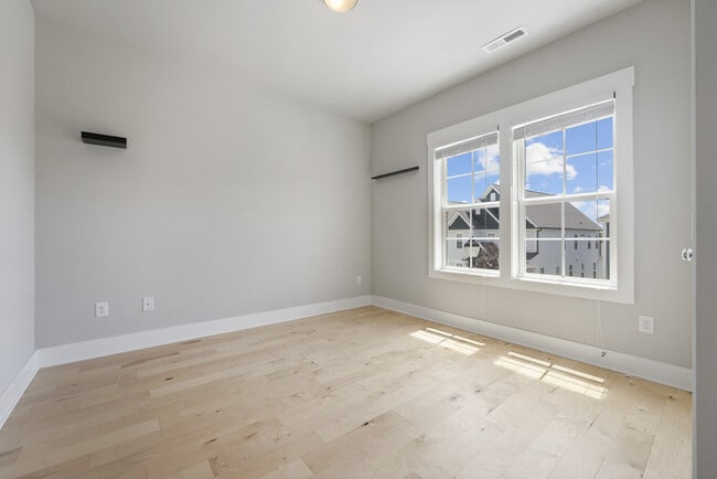 Building Photo - 444 Beacon Ridge Blvd