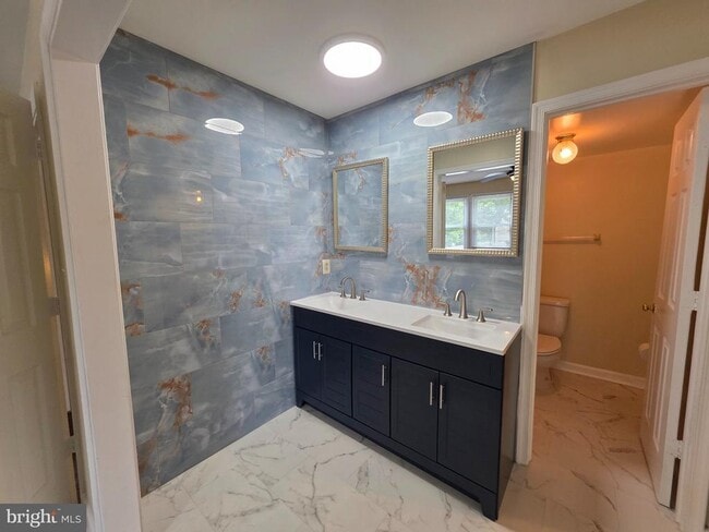 Building Photo - 12119 Salemtown Dr