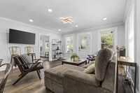 Building Photo - 822 Parkwood Ave