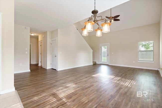 Building Photo - 8795 Bainbridge Dr