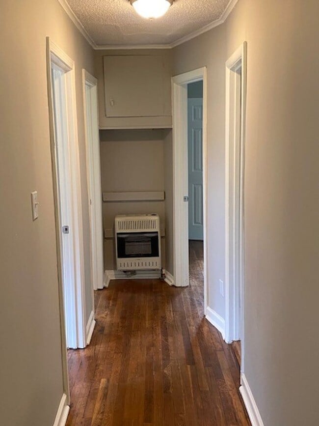 Building Photo - Renovated 2 Bedroom 1 Bath Home for Rent!