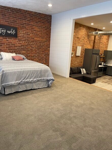 Bedroom lofted - 106 W Michigan Ave