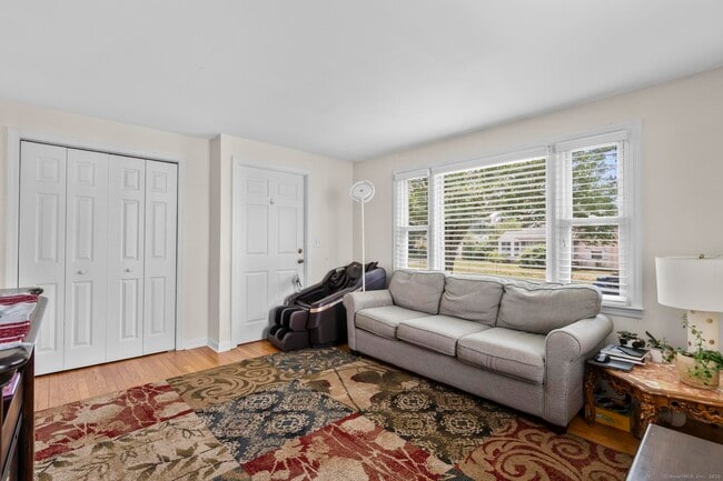 Building Photo - 214 Country Rd