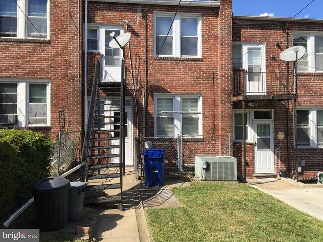Building Photo - 2477 W Cold Spring Ln