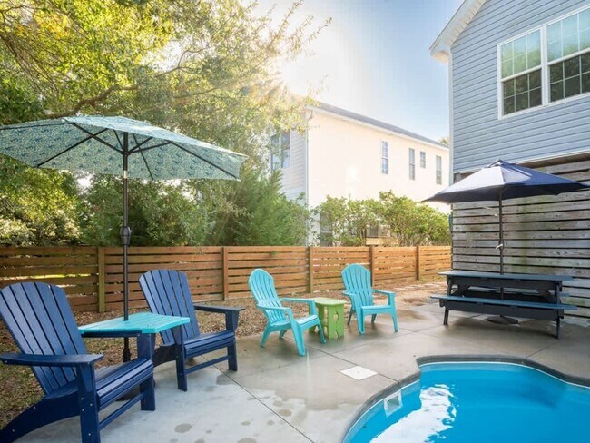 Building Photo - 4502 E Oak Island Dr