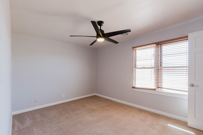 Building Photo - 3 Bedroom 2 Bath With A Mountain View Home!