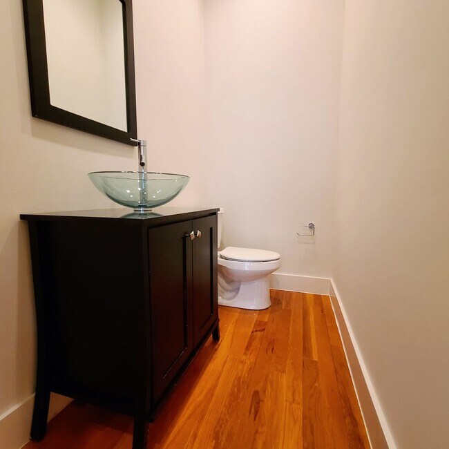 Building Photo - Spacious 3-Story Townhouse With Rooftop De...