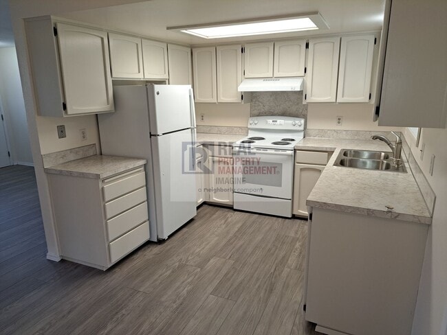 Building Photo - Newly Updated 3 Beds, 2 Bath Home on Quiet Street