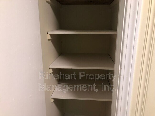 Building Photo - 2704 Ridgewood Ln