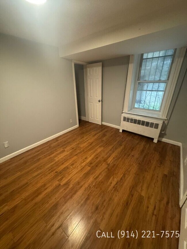 Building Photo - 151 School St