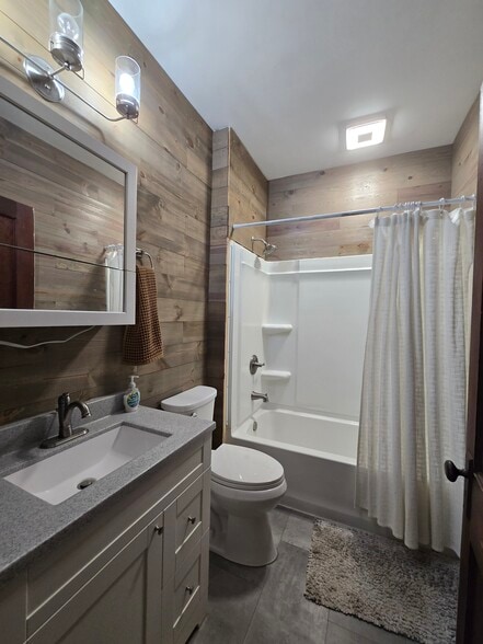 Building Photo - 1749 N 1950th Ave