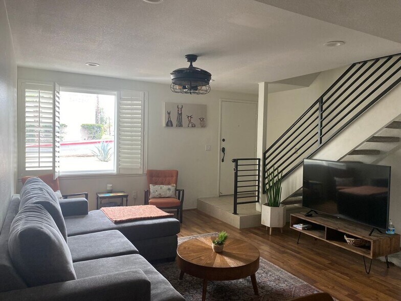 Primary Photo - 2298 N Indian Canyon Dr