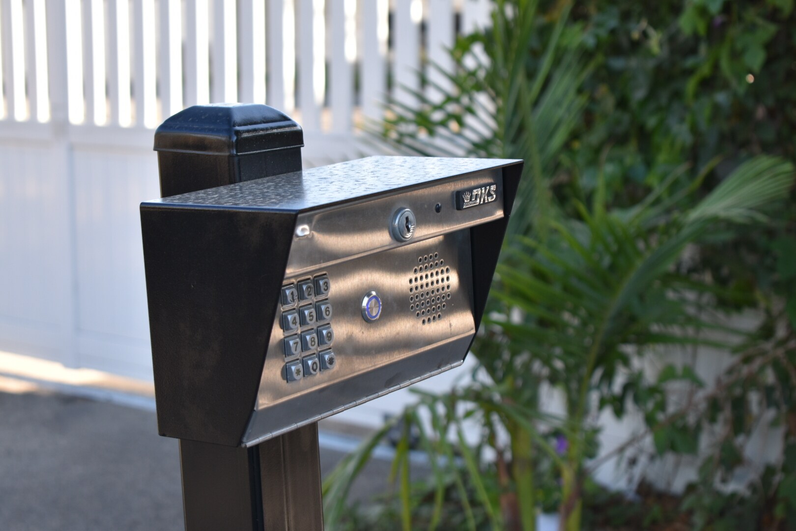 Secured access - 17556 Chase St