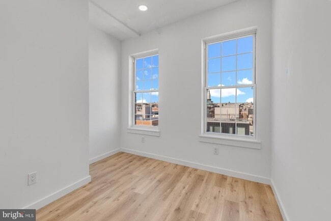 Building Photo - 2045 Trenton Ave