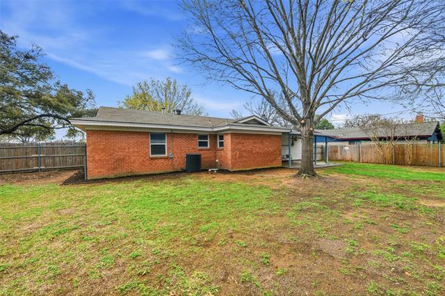 Building Photo - 700 W Cedar St